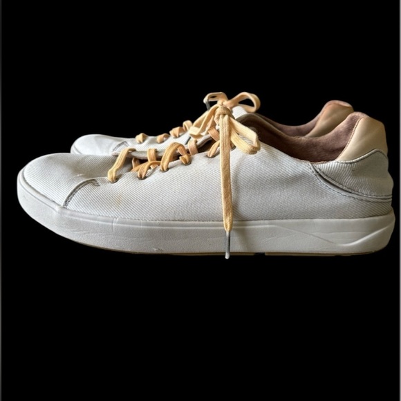 OluKai men’s lace up canvas sneaker, good condition size 11 1/2. - Picture 1 of 12